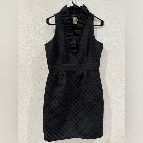 Taylor Dresses & Skirts - Taylor Black Sheath Jacquard Geometric Dots Sleeveless Ruffle Dress Size 8